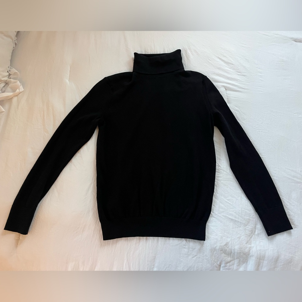 GAP Black Long Sleeve Turtle Neck knit sweater